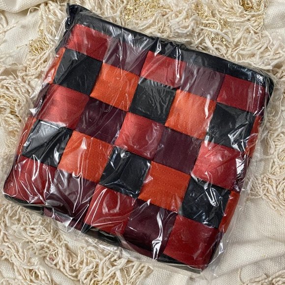 HARVEYS Seatbelt Vamp Mini Messenger Crossbody Bag - Picture 6 of 11